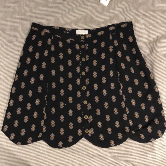 Black Scalloped Button Down Skirt - Picture 1 of 2